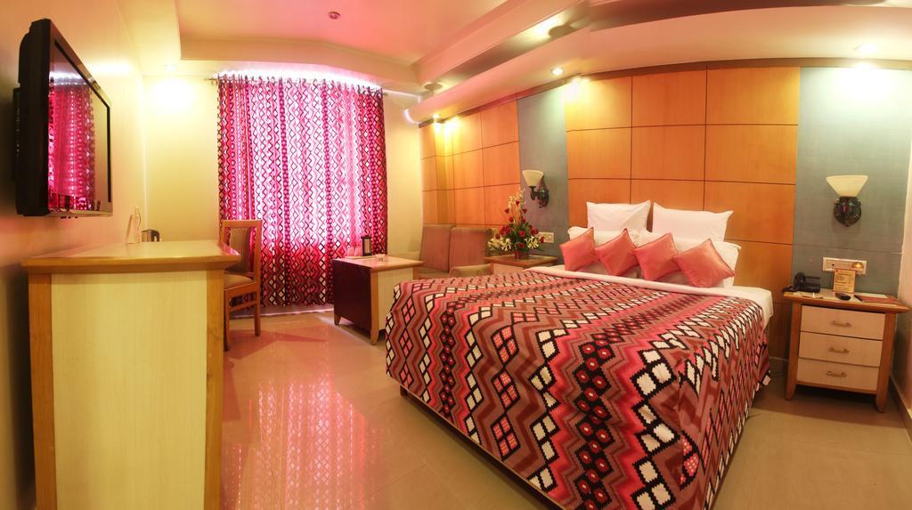 Hotel Grand International Rāipur エクステリア 写真