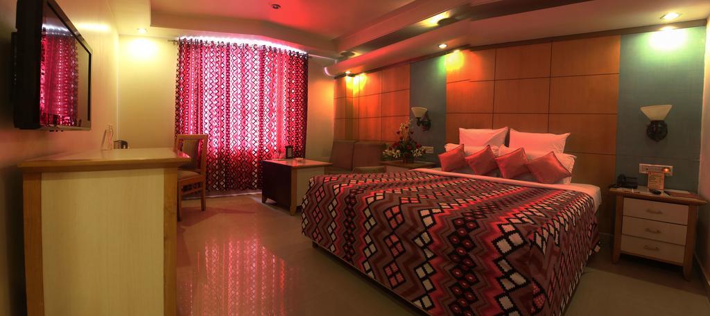 Hotel Grand International Rāipur エクステリア 写真