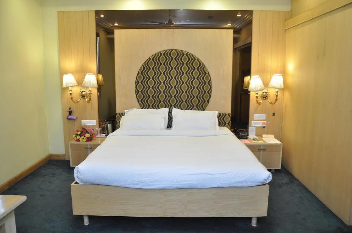 Hotel Grand International Rāipur エクステリア 写真
