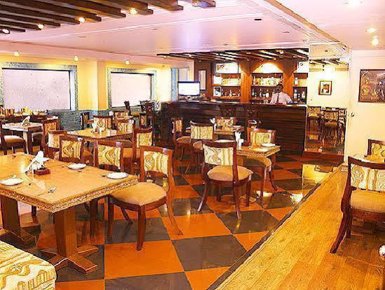 Hotel Grand International Rāipur エクステリア 写真