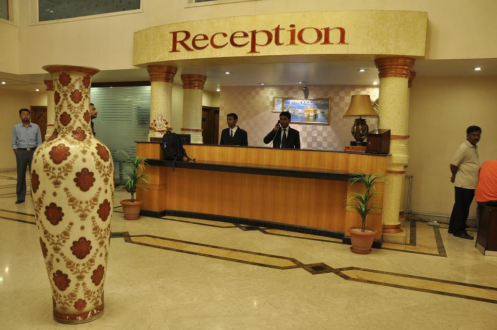 Hotel Grand International Rāipur エクステリア 写真
