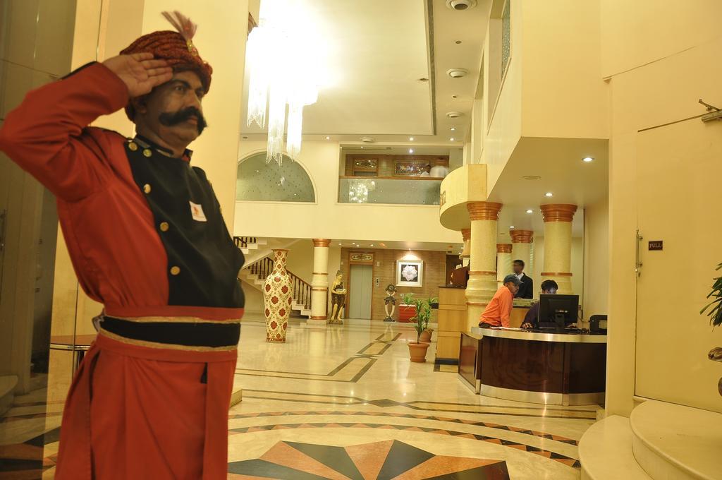 Hotel Grand International Rāipur エクステリア 写真