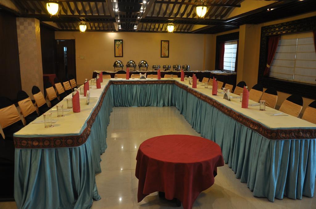 Hotel Grand International Rāipur エクステリア 写真
