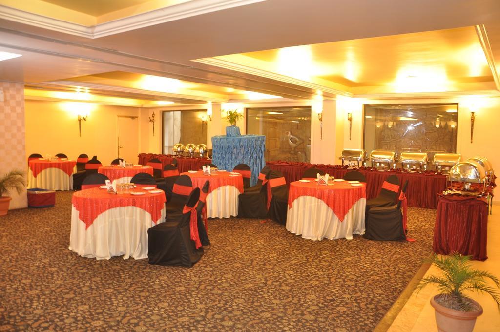 Hotel Grand International Rāipur エクステリア 写真