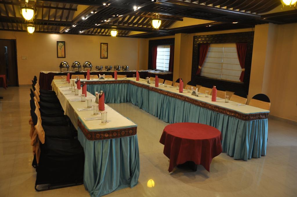 Hotel Grand International Rāipur エクステリア 写真